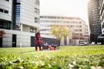 Bauer Gebäudereinigung übernimmt auch die Pflege von Grünanlagen, sowie das Rasen mähen im Raum Stuttgart, Nürneberg und München